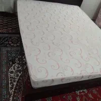 دو عدد تخت دو نفره تمام آهنی و تمام چوبی.با تشک