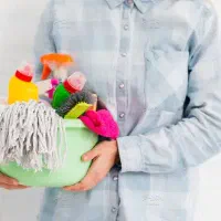 نظافتچی خانم جوان(سن تا ۳۰ سال) دو (۲) بار در ماه