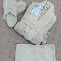 ست حوله ی تنپوش وحوله ی دست وصورت ودمپایی حوله ای