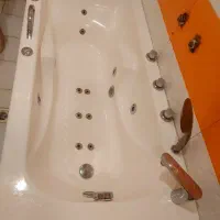 وان حمام جکوزی دار. دارای نور درمانی