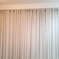 ۳ عدد پرده حریر سفید ساده و زیر پرده و چوب پرده