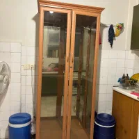 ویترین شیشه ای بدنه چوب