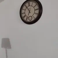 ساعت دیواری سالم و بدون هیچ گونه مشکلی