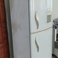 یخچال فروزان کاملا صحیح و سالم