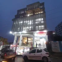 مغازه تاپ لوکیشن و شیک