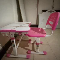 میز تحریر صورتی رنگ