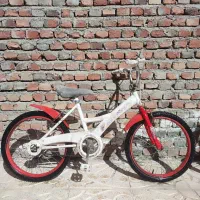 دوچرخه و میز تلویزیون