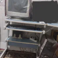 کامپیوتر همراه لوازم و میز