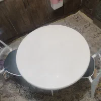 یک عدد میز صبحانه خوری