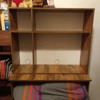 میز تحریر و کتابخانه