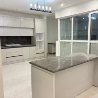 135متر-اشپزخانه-نورگیر-ویو-ابدی-پذیرایی-دریا