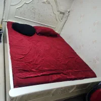 تخت دو نفره و میز آرایش بسیار سالم|تخت و سرویس خواب|ری, دیلمان|دیوار