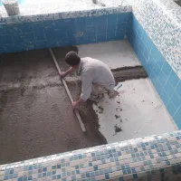 اجرای کاشی استخر. اسلب سرامیک. محوطه سازی باغ