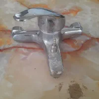یک عدد شیر حمام