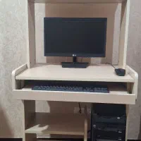 کامپیوتر و میز کامپیوتر