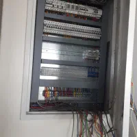 کارگر جهت برق کاری ساختمان