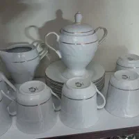 سرویس لب طلایی یک فنجان کمی لب پراست تخفیف دارد