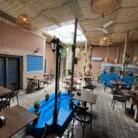 استخدام ویتر/ ویترس / سالن کار