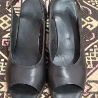 یک جفت کفش تابستونی زنانه