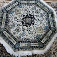 فرش وسط تمیز و سال