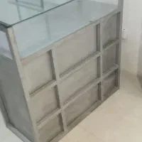 پیشخوان و قفسه فلزی