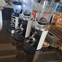 سه. دستگاه آسیاب کن. قهوه. گرایندر ایتالیایی