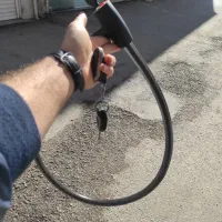 یک عدد قفل موتور بک عدد قفل کتابی