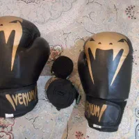 دستکش و مچ بند بوکس و کیک بوکسینگ
