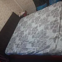 تخت خواب و میز توالت و مبل آینه و شمعدان و...