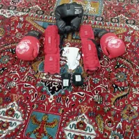 همه چیز سالم فقط دستکش یه ذره پاره