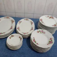 سرویس چینی گل سرخی قدیمی|ظروف سرو و پذیرایی|گرمسار, |دیوار