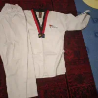 لباس ورزم آوران و تکواندو و هوگو و کمربند|تجهیزات ورزشی|سورک, |دیوار