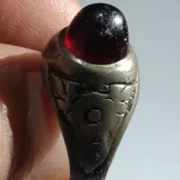 انگشتر سرخ سیاه|کلکسیون اشیاء عتیقه|اندیمشک, |دیوار