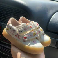 ب یک پرستارکودک و کمکی منزل