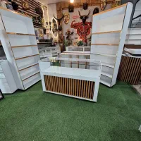اجرا کننده  اماده ویترین قفسه میز کانتر دکور مغازه