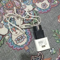 دوعدد کابل ویک عدد شارژر تایپ سی اصلی رو گوشی