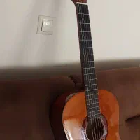 گیتار یاماها c70 اصلی همراه پایه گیتار و پایه نت