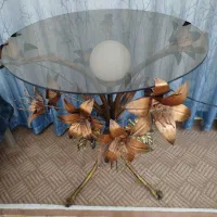 میز خاطره با گلهای مسی و چراغدار