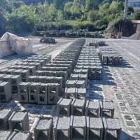 کارگر سنگ و بلوک زنی