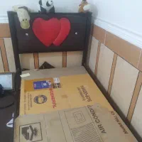 تخت خواب خیلی قشنگ در حد نو