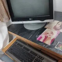 کامپیوتر و میز