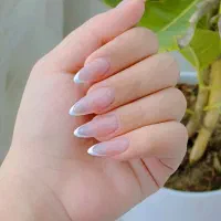 کاشت ناخن و آموزش
