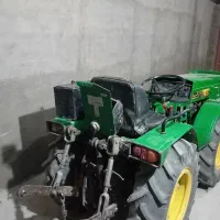 یک دستگاه تراکتور دهقان ورز