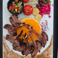 استخدام کمک آشپز و وسط کار (خانم یا آقا )
