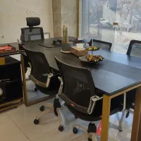 میز کنفرانس و مدیریت با صندلی توری و میز منشی