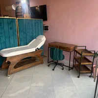 ست تخت و ترولی و صندلی استادکار و میز چوبی الینا|آرایشگاه و سالن‌های زیبایی|اهواز, نبوت|دیوار