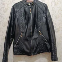 کت چرم|لباس|طبس, |دیوار