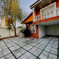 ویلا-نیم-پیلوت-سنددار-دیوارهای-بلند-و-مستقل