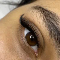 خدمات اکستنشن مژه و لیفت مژه و ابرو به همراه آموزش