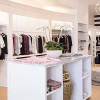فروشنده خانم